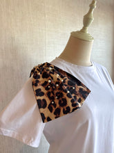 Cargar imagen en el visor de la galería, Print Bow Tshirt