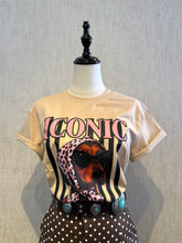 Cargar imagen en el visor de la galería, Iconic Dog Detail Tshirt