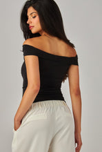 Cargar imagen en el visor de la galería, Off the Shoulder Twist Top