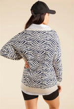 Cargar imagen en el visor de la galería, Zebra Print Sweater