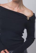 Cargar imagen en el visor de la galería, Off Shoulder Knit Top