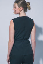Cargar imagen en el visor de la galería, Belted Detail Vest