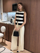 Cargar imagen en el visor de la galería, Stripe Detail Vest