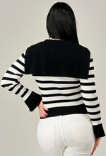Cargar imagen en el visor de la galería, Striped Button Sweater