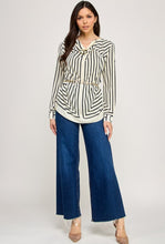 Cargar imagen en el visor de la galería, Long Sleeve Blouse w/Belt