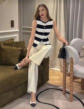 Cargar imagen en el visor de la galería, Stripe Detail Vest