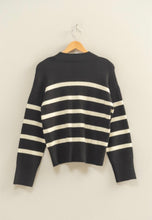 Cargar imagen en el visor de la galería, Striped High Neck Sweater