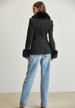 Cargar imagen en el visor de la galería, Fur Detail Coat