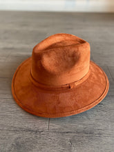 Cargar imagen en el visor de la galería, Sombrero Explorer Gamuza